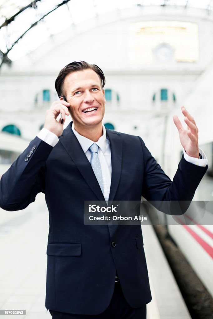 Empresário falando no telefone celular - Foto de stock de 40-49 anos royalty-free