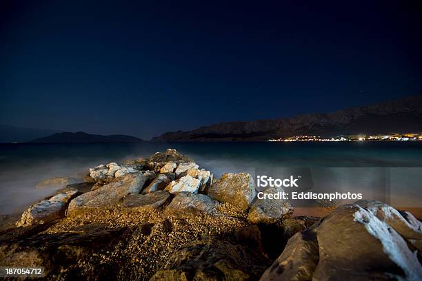 Photo libre de droit de Rochers De Mer banque d'images et plus d'images libres de droit de Baska - Baska, Ciel changeant, Ciel menaçant