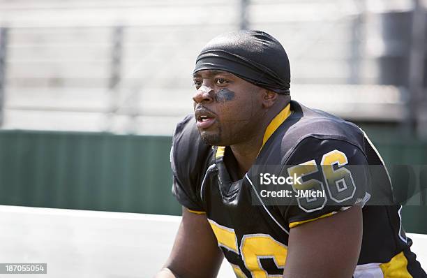 Footballspieler Stockfoto und mehr Bilder von Afrikanischer Abstammung - Afrikanischer Abstammung, Afro-amerikanischer Herkunft, Amerikanischer Football