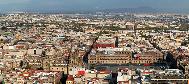 zocalo square, mexico city - smog mexico mexico city air pollution stock-fotos und bilder