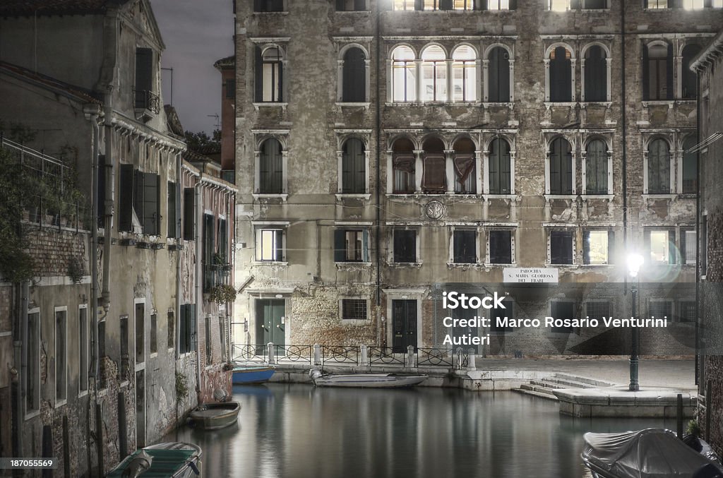 Zabytkowe budynki Wenecja z widokiem na kanały - Zbiór zdjęć royalty-free (Architektura)