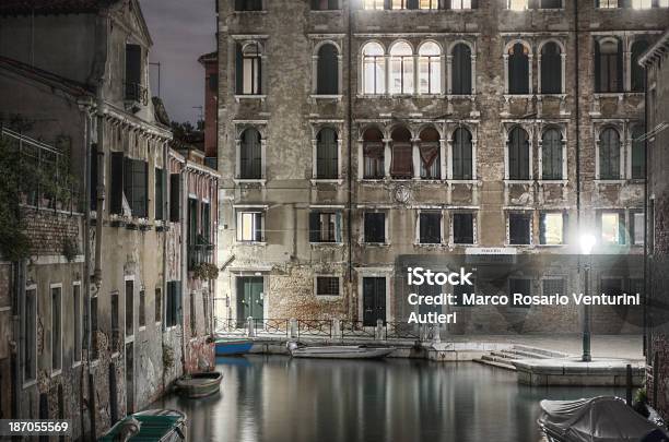 Antigos Edifícios De Veneza Com Vista Para O Dos Canais - Fotografias de stock e mais imagens de Antigo