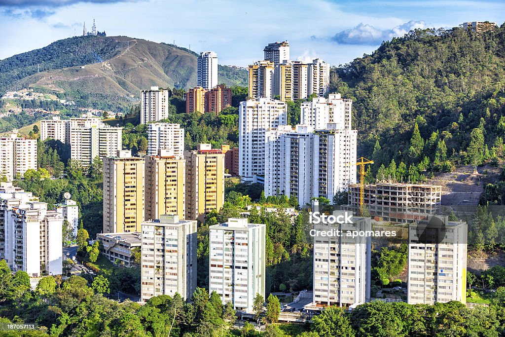 VISTA AL DISTRITO RESIDENCIAL de los edificios de la ciudad capital - Foto de stock de Aire libre libre de derechos