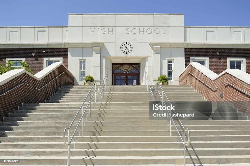 High school entrada - Foto de stock de Escuela secundaria libre de derechos