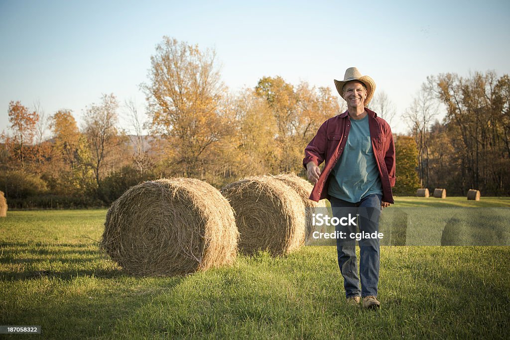 Feliz agricultor andando - Foto de stock de Adulto royalty-free