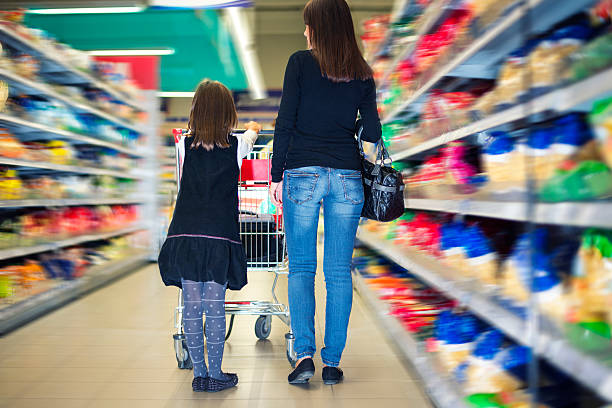 istock Shopping in a grocery store 187058498