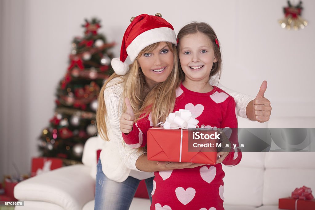 Madre e figlia di albero di Natale. - Foto stock royalty-free di 30-34 anni