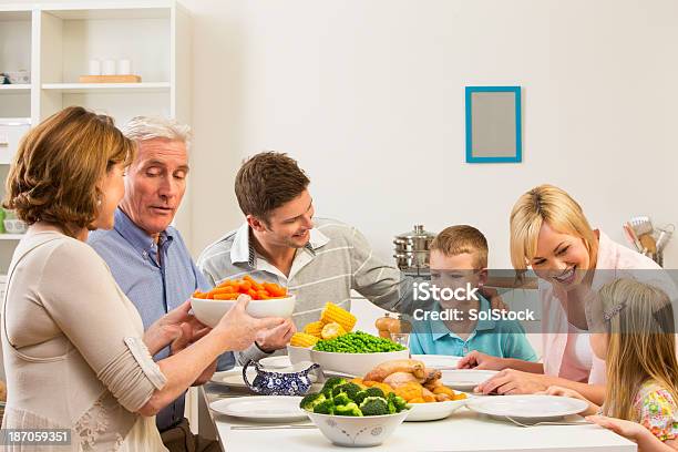 Family Obiad - zdjęcia stockowe i więcej obrazów Babka - Dziadek i babcia - Babka - Dziadek i babcia, Chłopcy, Córka