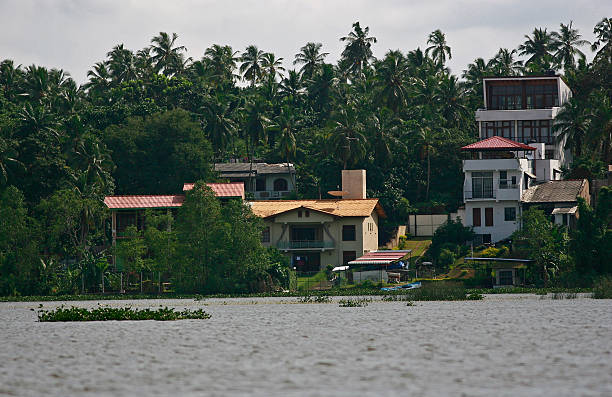 istock Houses on lake 187060505