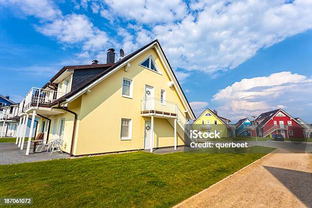 Neue Familie Häuser Stockfoto und mehr Bilder von Einfamilienhaus - Einfamilienhaus, Baustelle, Deutschland