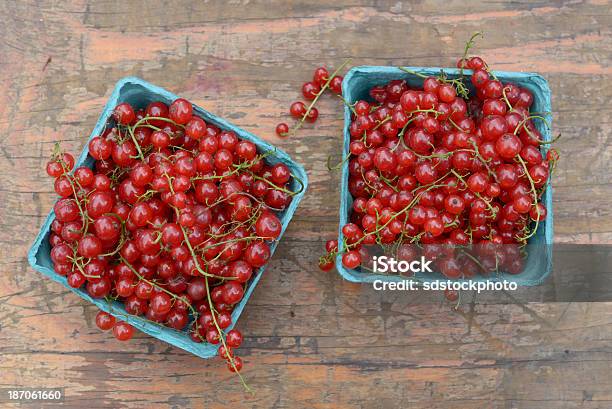 Di Ribes Rosso Bellissimo Redcurrants Sul Tavolo - Fotografie stock e altre immagini di Agricoltura