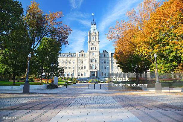 La Ciudad De Québec Edificio Del Parlamento Y Park Foto de stock y más banco de imágenes de Quebec - Quebec, Edificio del Parlamento, Ciudad de Quebec