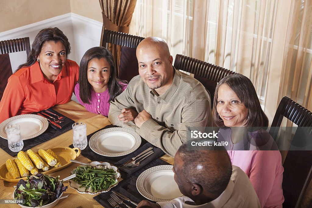 다세대 중유럽식 칠레식 가족 식사 - 로열티 프리 10-11세 스톡 사진