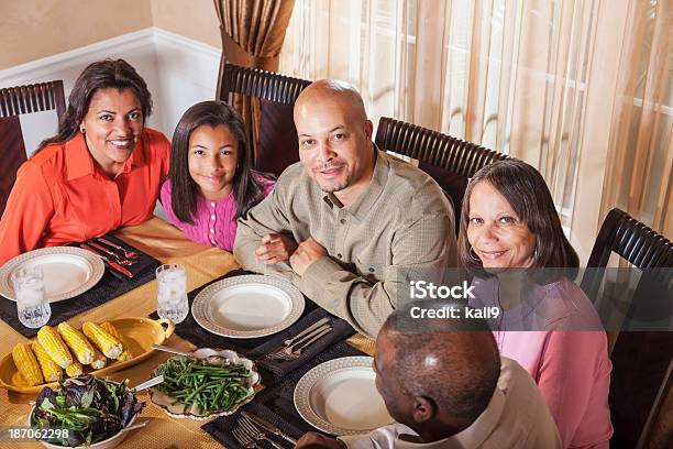 다세대 중유럽식 칠레식 가족 식사 10-11세에 대한 스톡 사진 및 기타 이미지 - 10-11세, 40-49세, 5명