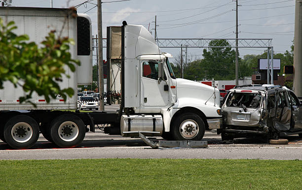 fim posterior - vehicle wreck imagens e fotografias de stock