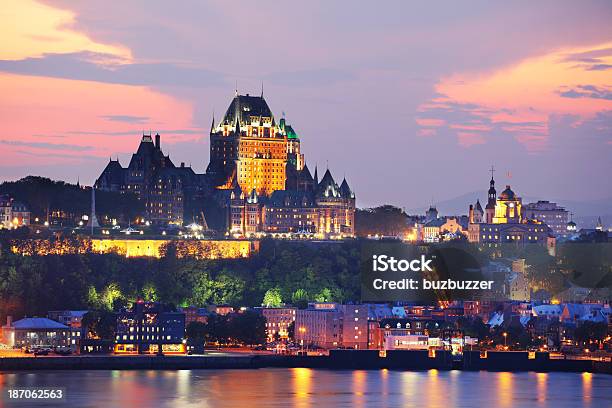 Frontenac Schloss Stockfoto und mehr Bilder von Beleuchtet - Beleuchtet, Leuchtende Farbe, Lichtquelle