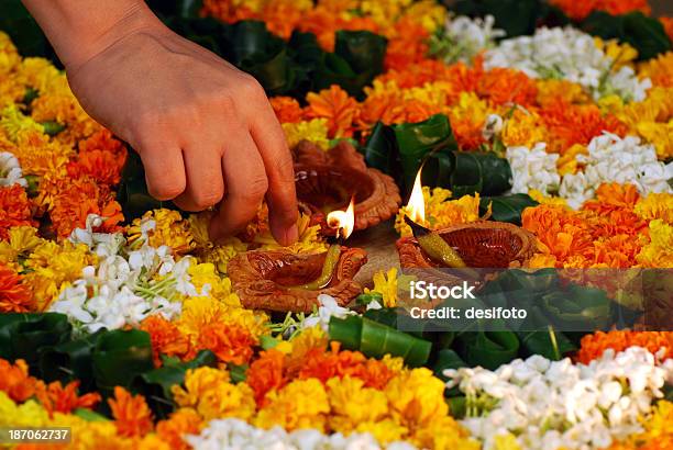 Foto de Oração E Celebrações e mais fotos de stock de Beleza - Beleza, Brilhante - Luminosidade, Cerimônia Tradicional