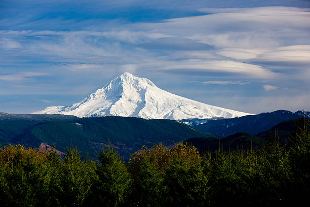 istock Snow covered Mt Hood 187063134