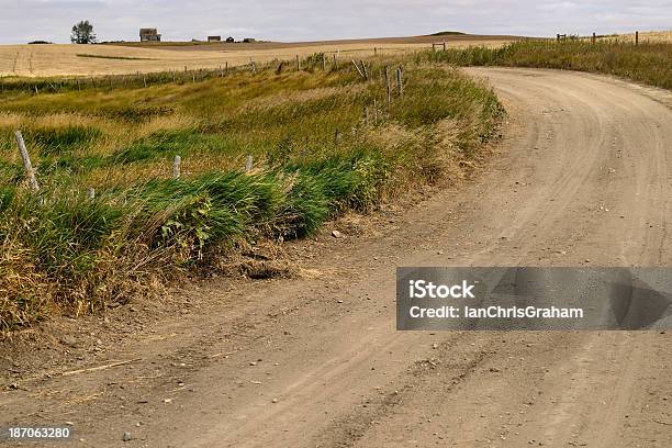 Camino Rural Foto de stock y más banco de imágenes de Abandonado - Abandonado, Agricultura, Aire libre