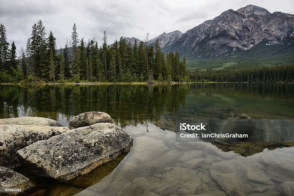 Lago Pyramid - Foto stock royalty-free di Canada