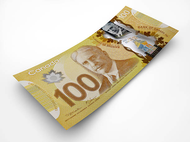 istock New banknote of one hundred Canadian Dollars w/path. 187063304