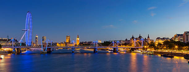 golden jubilee bridge panorama - victoria tower foto e immagini stock