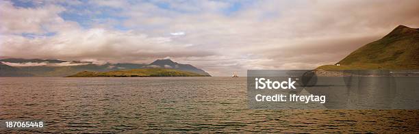 Unalaska Bay Alaska Holenderski Harbor - zdjęcia stockowe i więcej obrazów Bez ludzi - Bez ludzi, Cirrocumulus, Fotografika