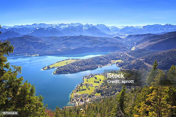 Jezioro Walchen I Wetterstein Góry - zdjęcia stockowe i więcej obrazów Jezioro Walchen - Jezioro Walchen, Mt. Herzogstand, Alpy