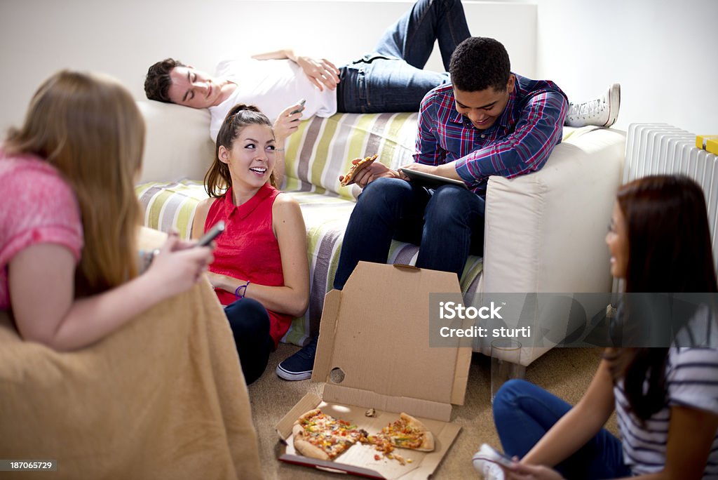 Teenager Freunden abhängen - Lizenzfrei Pizza Stock-Foto