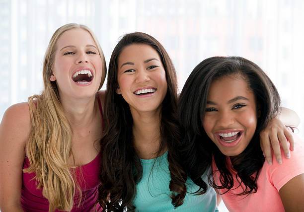istock Teenage friends 187066100