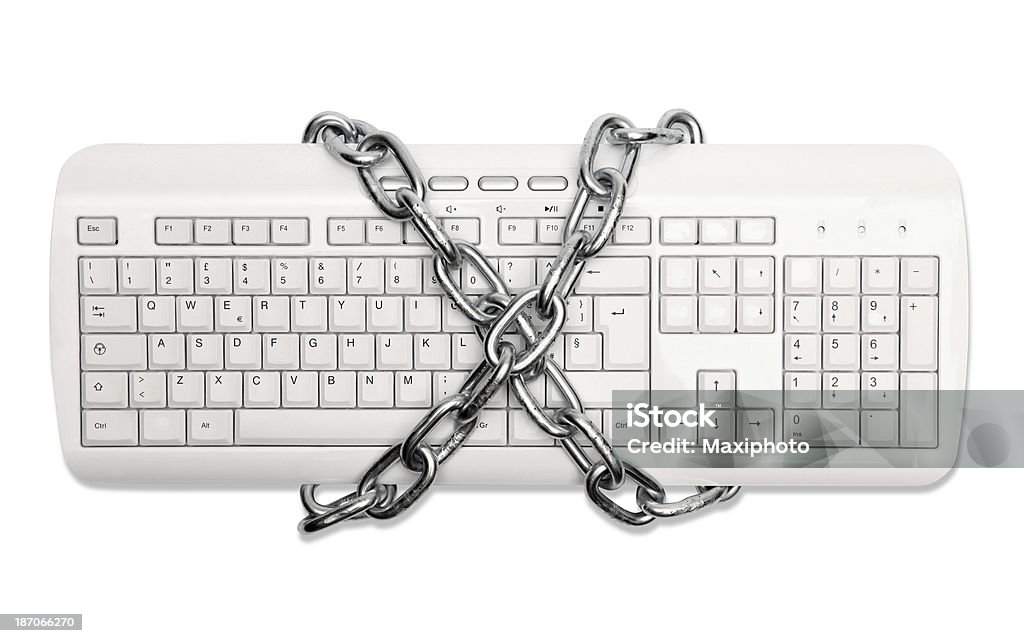 Computer-Sicherheit: Stahlkette gesperrt Tastatur Mit clipping path - Lizenzfrei Abschließen Stock-Foto