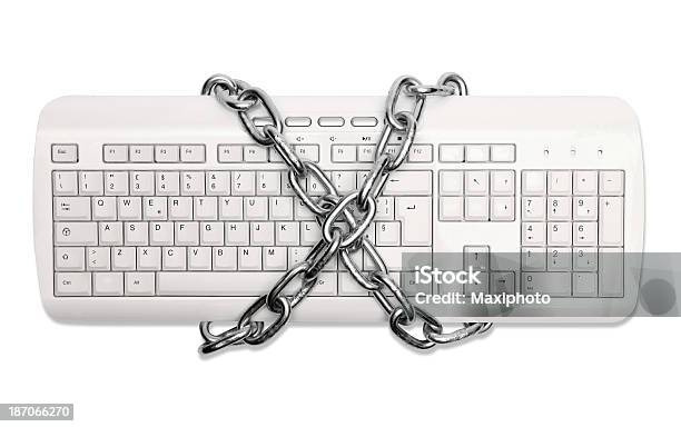 Computersicherheit Stahlkette Gesperrt Tastatur Mit Clipping Path Stockfoto und mehr Bilder von Abschließen