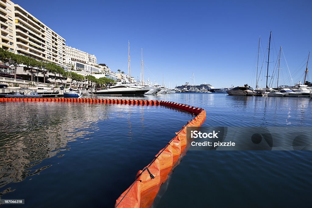Floating Oil Pollution Boom Barrier im Hafen - Lizenzfrei Ölpest Stock-Foto