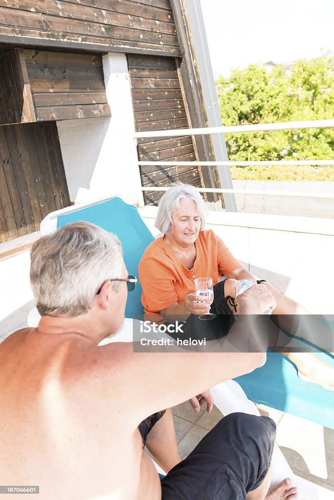 Sênior casal no terraço - Foto de stock de Adulto royalty-free