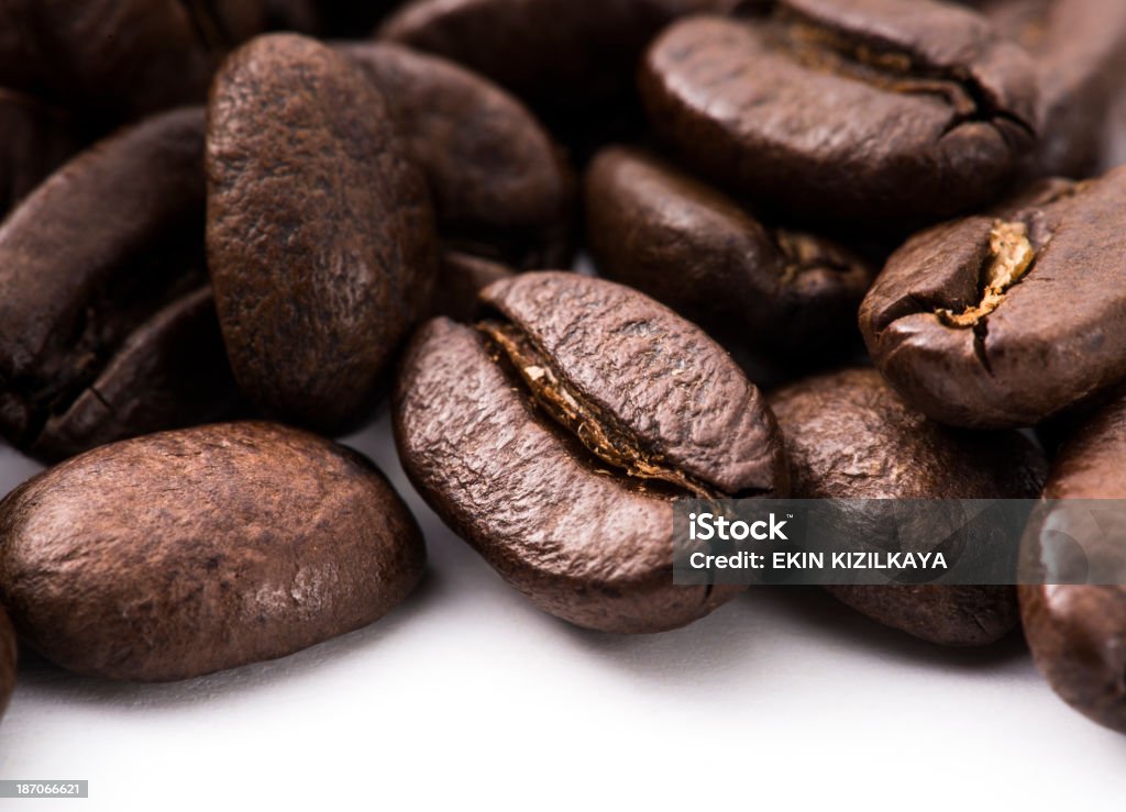 Granos de café - Foto de stock de Blanco - Color libre de derechos