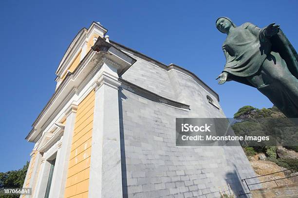 Iglesia De San Giorgio En Portofino Italia Foto de stock y más banco de imágenes de Aire libre - Aire libre, Aldea, Arquitectura