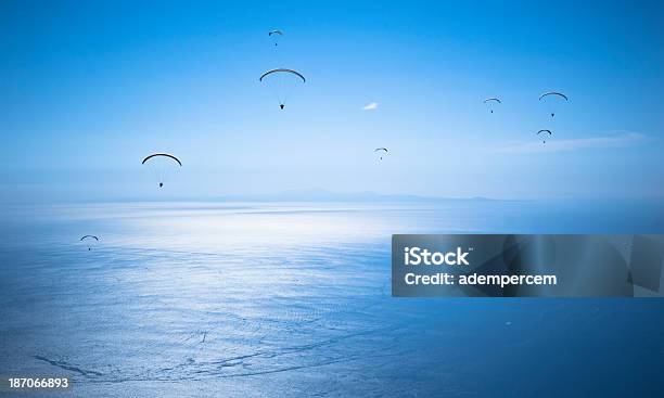 Céu E Paraglider - Fotografias de stock e mais imagens de Atividade - Atividade, Azul, Céu