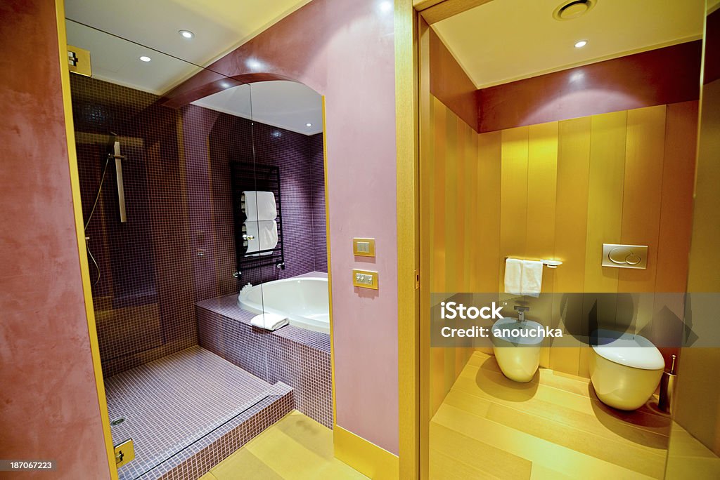 Bagno di lusso in un Hotel Suite - Foto stock royalty-free di Albergo