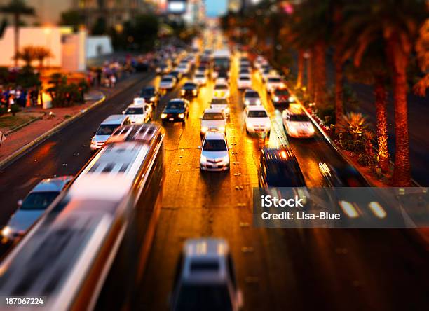 Verkehr In Der Nacht Stockfoto und mehr Bilder von Fahren - Fahren, Las Vegas, Geschwindigkeit