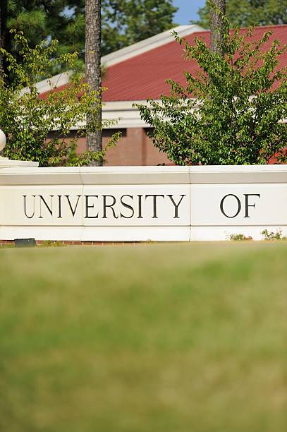 istock University of sign 187067632