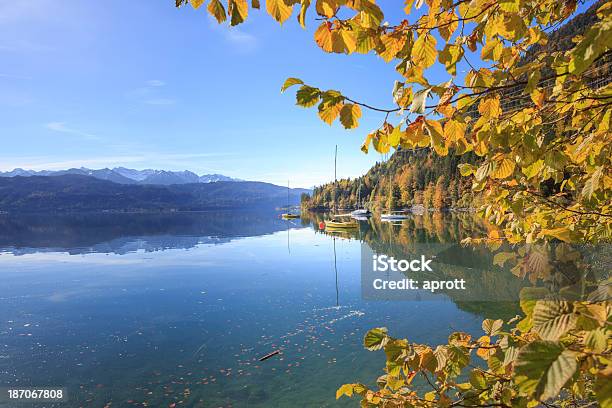 Barcos De Vela En El Lago Walchensee Walchen Foto de stock y más banco de imágenes de Aire libre - Aire libre, Alemania, Alpes Europeos