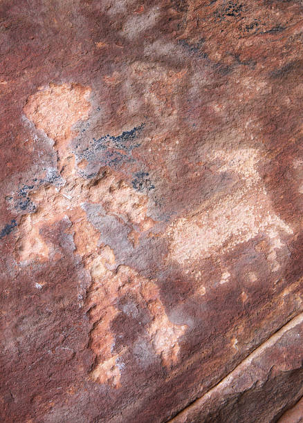 petroglyph nativo americano indiano arte - schnebly hill formation foto e immagini stock