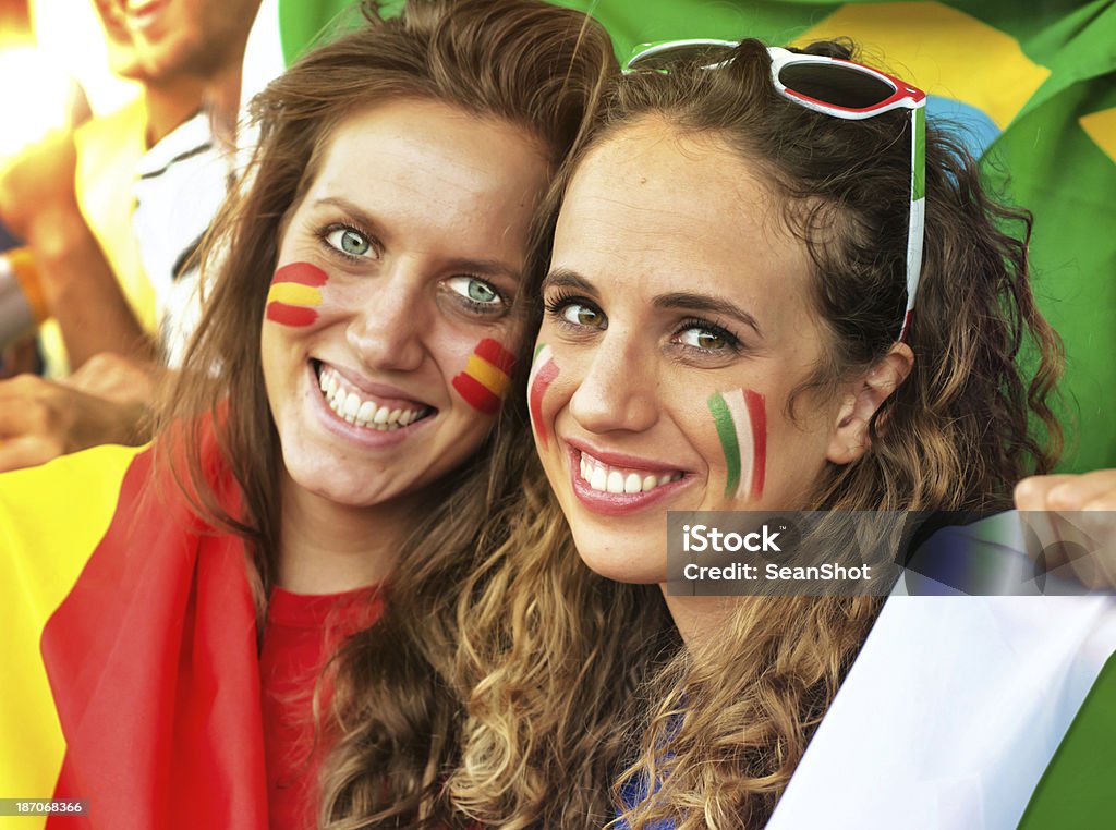 Italiano y español ventiladores - Foto de stock de Fútbol libre de derechos