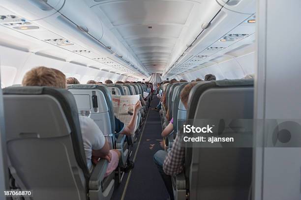 Olhar Para A Frente Dentro De Um Airbus A319 - Fotografias de stock e mais imagens de Adulto - Adulto, Assento, Assento de Veículo