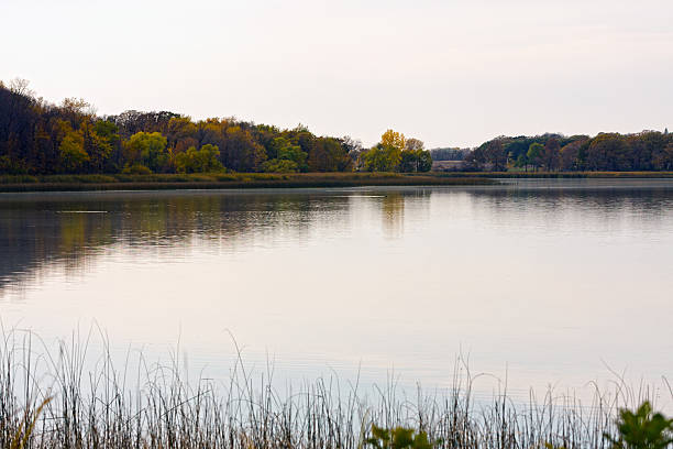 istock Autumn at the Lake 187069098