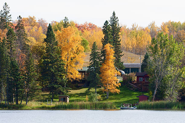 istock Autumn at the Lake 187069111