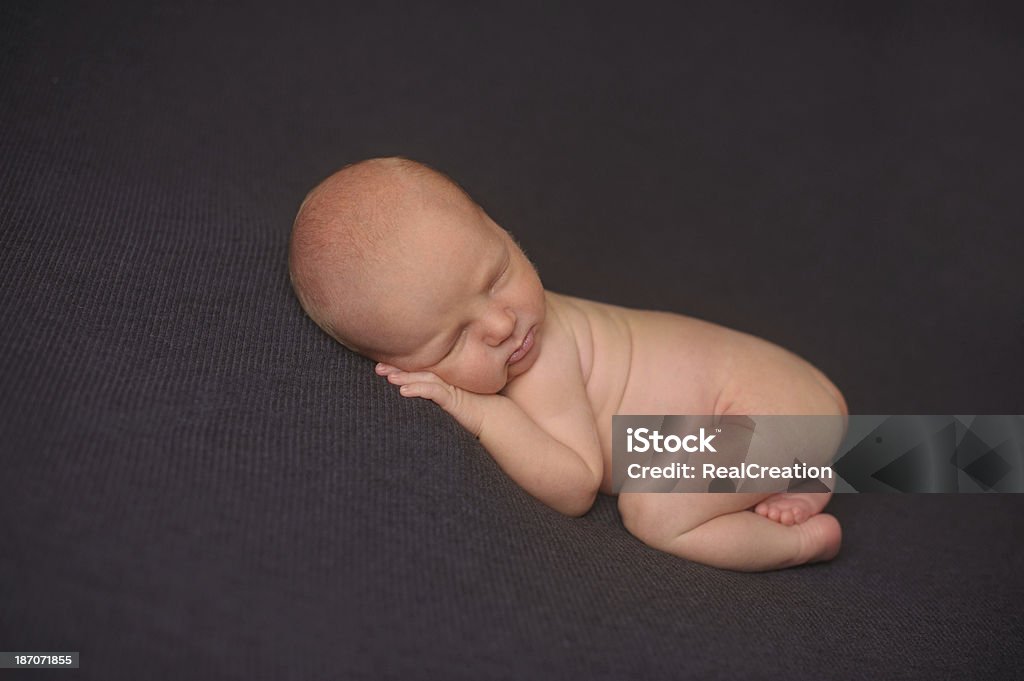 Menino recém-nascido dormindo - Foto de stock de Bebê royalty-free
