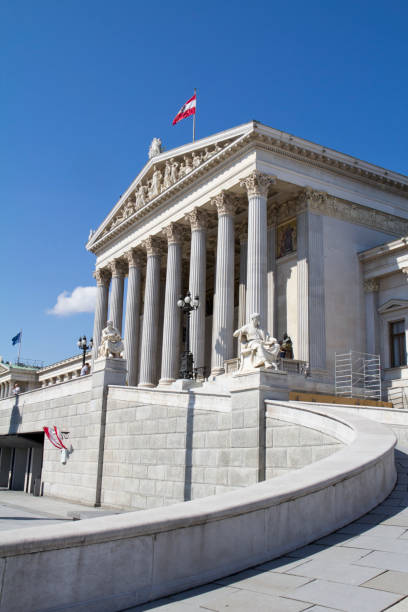 austrian parliament building, vienna - antique obsolete old fashioned old stock-fotos und bilder