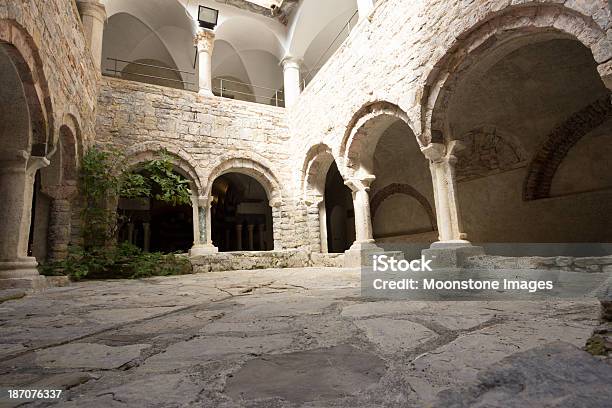 San Fruttuoso Na Riviera Di Levante Itália - Fotografias de stock e mais imagens de Abadia - Abadia, Arco - Caraterística arquitetural, Arquitetura