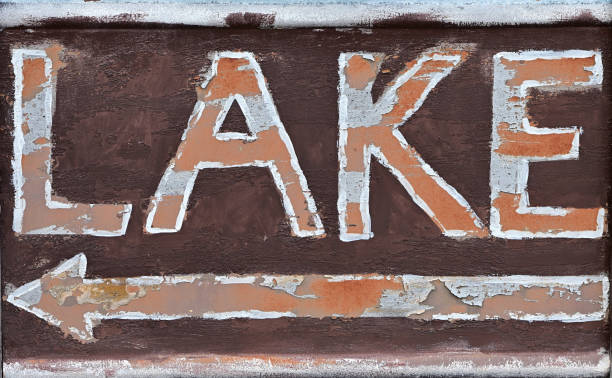 istock Sign to lake 1870767061
